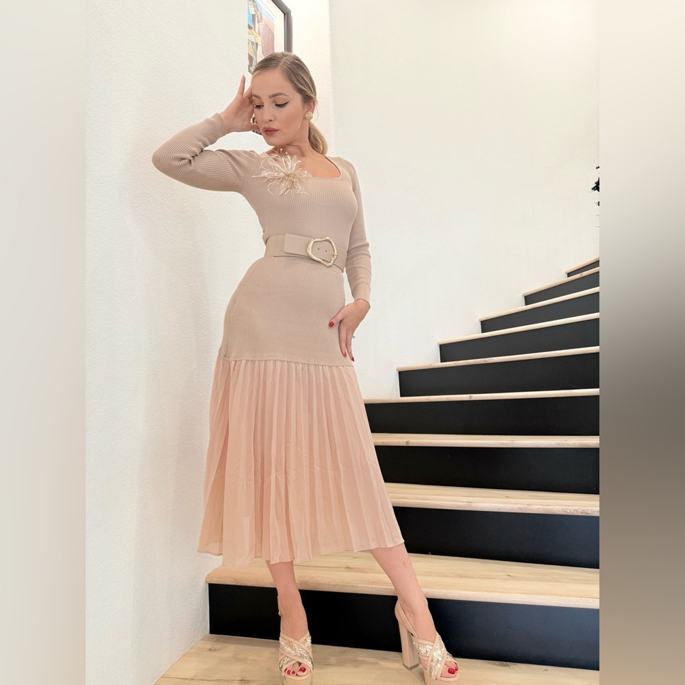 Elegant Blush Knit & Pleated Midi Dress New